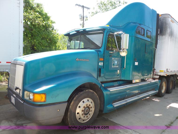 image for item L4837 1995 International 9400 semi truck