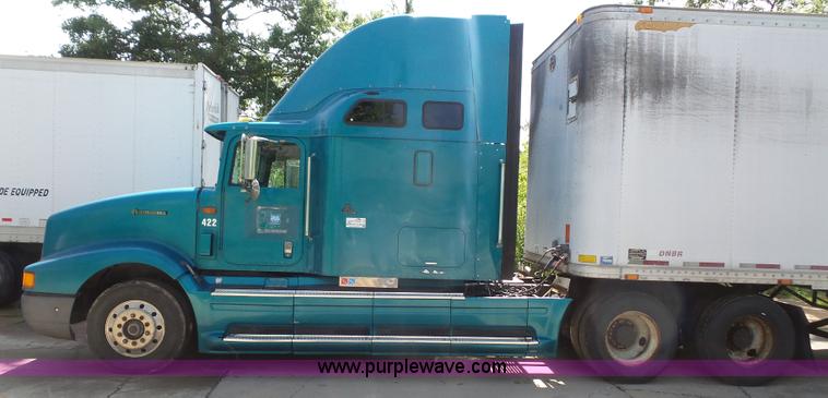 image for item L4837 1995 International 9400 semi truck