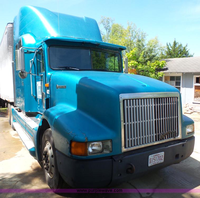 image for item L4837 1995 International 9400 semi truck