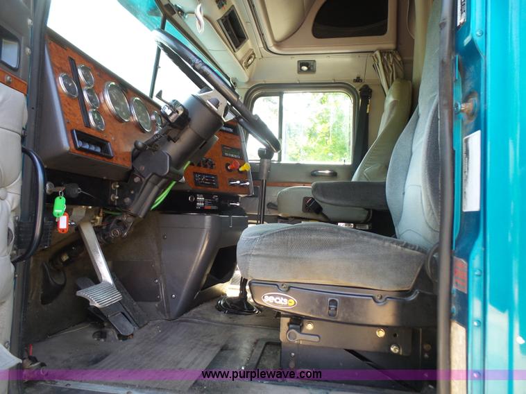 image for item L4837 1995 International 9400 semi truck