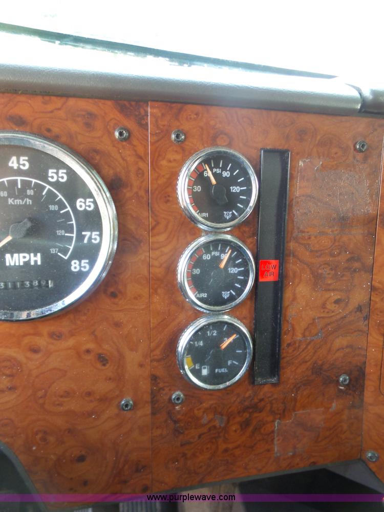 image for item L4837 1995 International 9400 semi truck