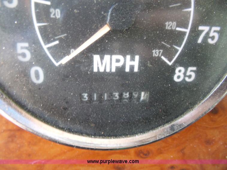 image for item L4837 1995 International 9400 semi truck