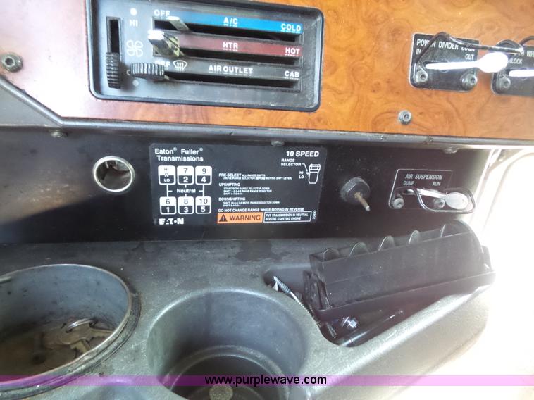 image for item L4837 1995 International 9400 semi truck