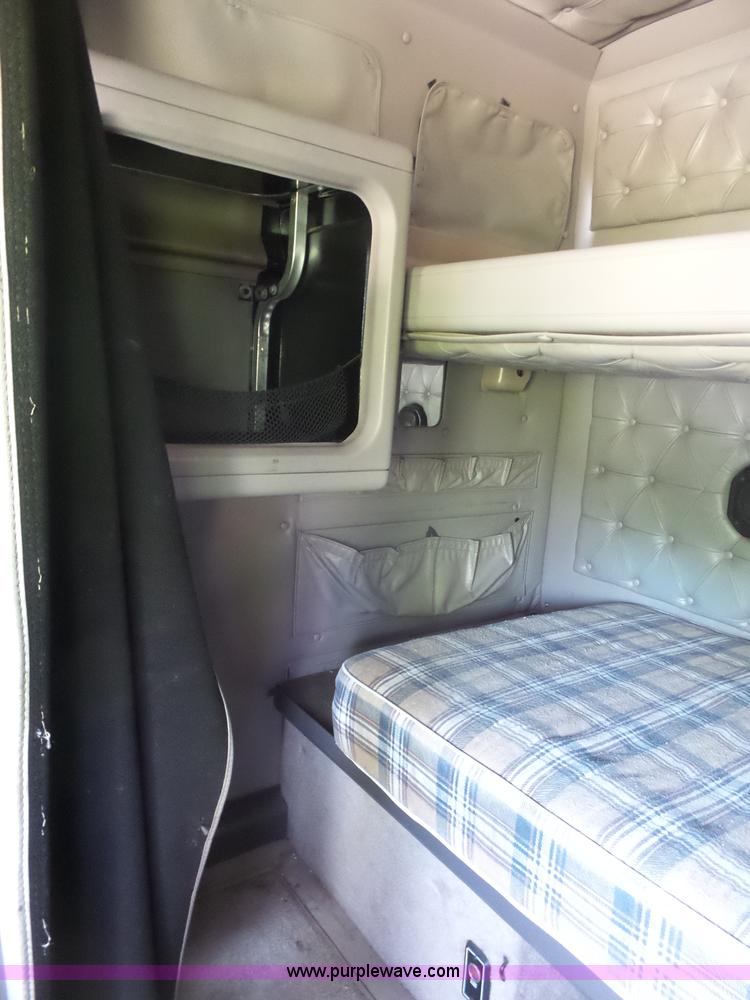 image for item L4837 1995 International 9400 semi truck