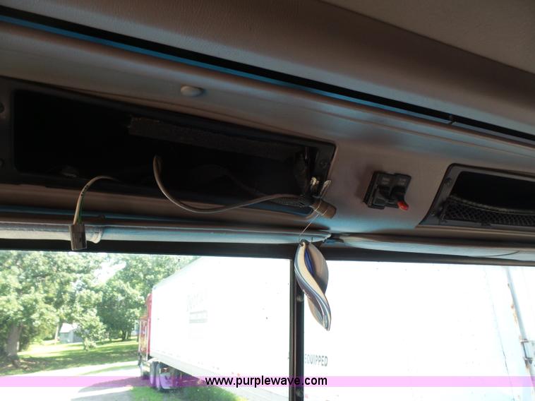 image for item L4837 1995 International 9400 semi truck