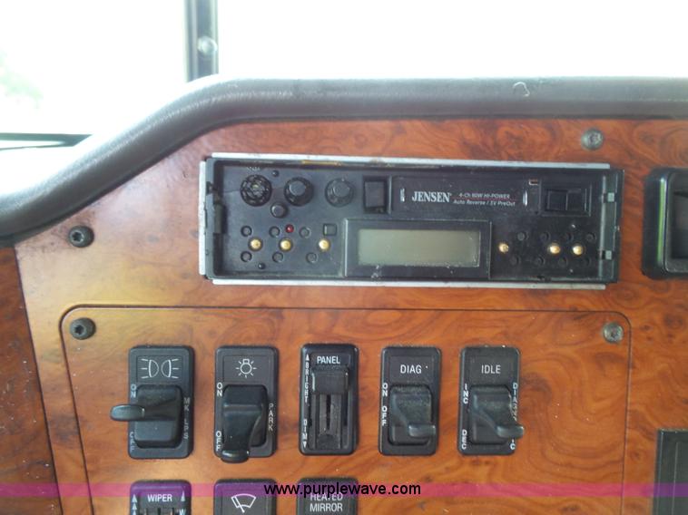 image for item L4837 1995 International 9400 semi truck