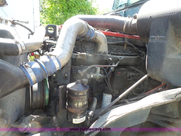 image for item L4837 1995 International 9400 semi truck