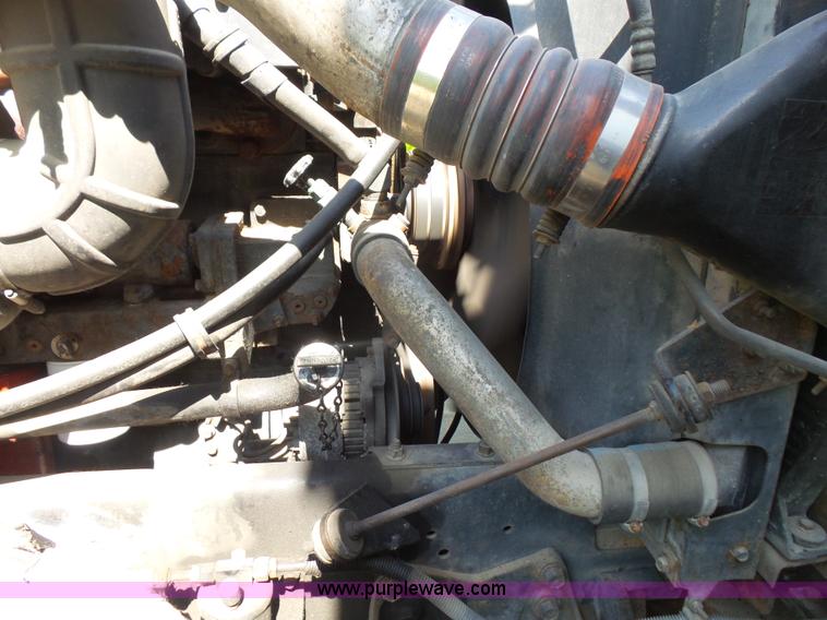 image for item L4837 1995 International 9400 semi truck