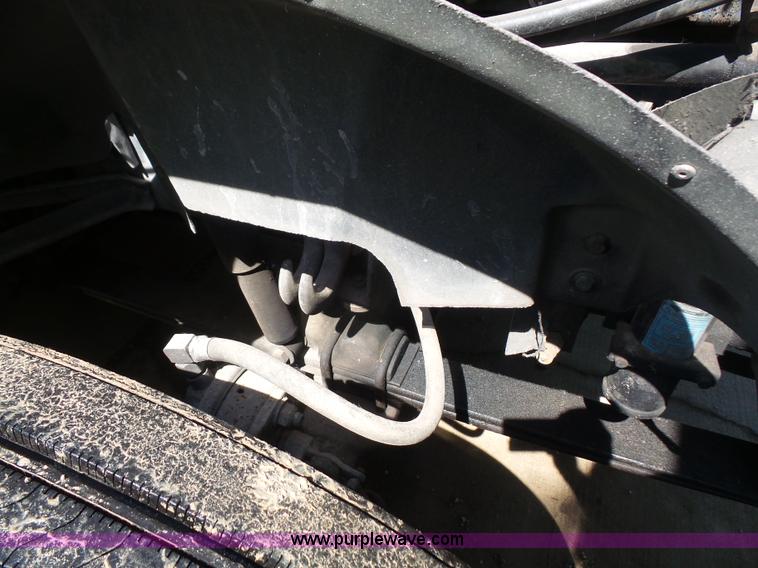 image for item L4837 1995 International 9400 semi truck