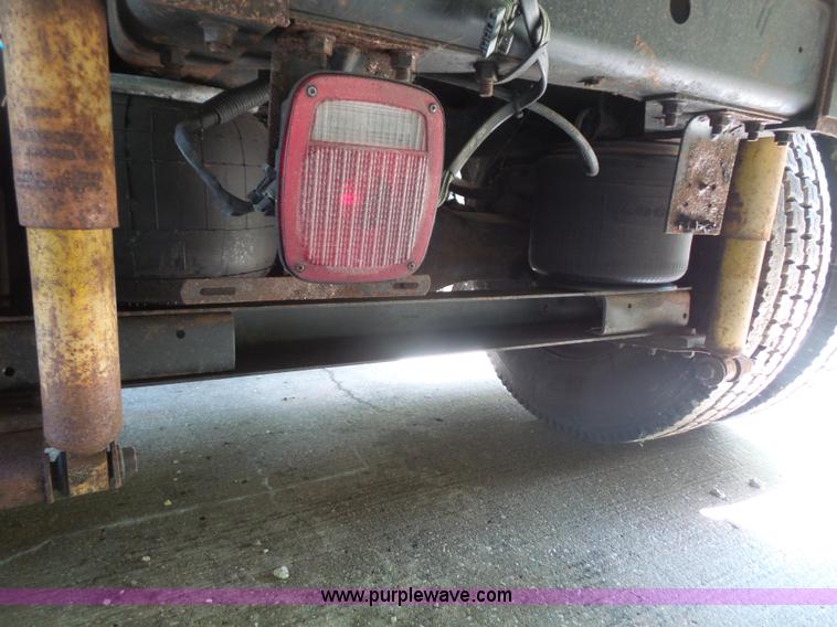 image for item L4837 1995 International 9400 semi truck