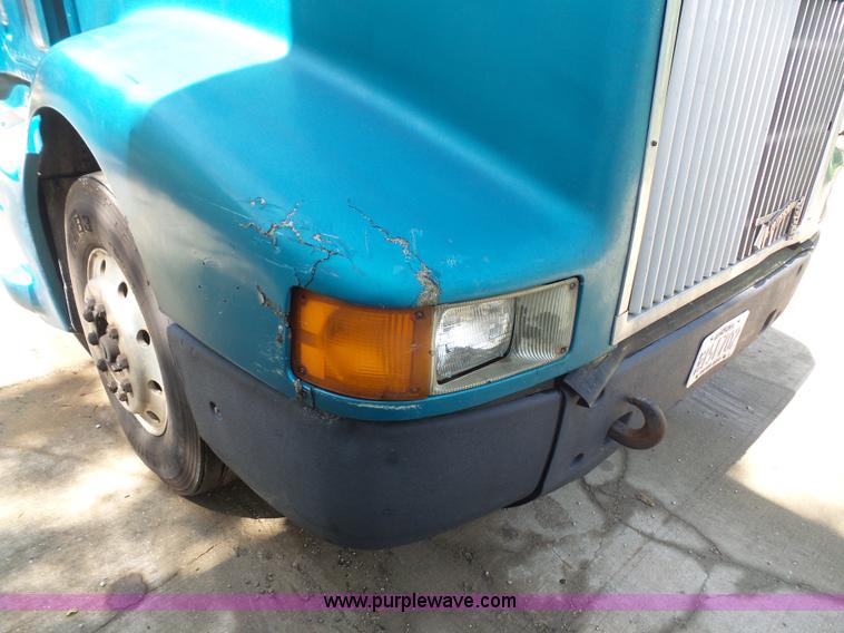 image for item L4837 1995 International 9400 semi truck