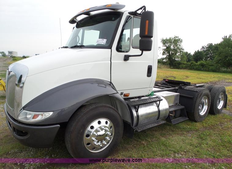 image for item L5505 2011 International TranStar 8600 semi truck