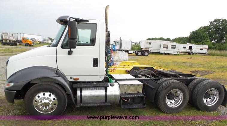 image for item L5505 2011 International TranStar 8600 semi truck