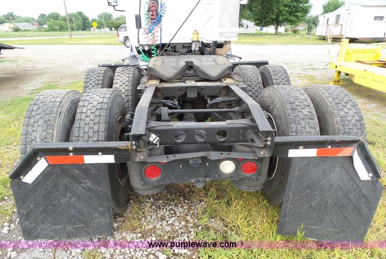 image for item L5505 2011 International TranStar 8600 semi truck