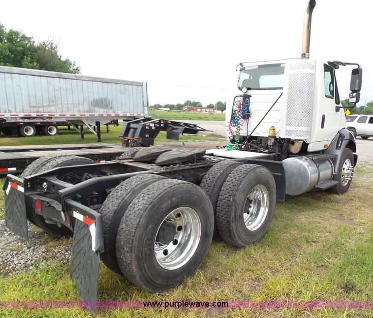 image for item L5505 2011 International TranStar 8600 semi truck