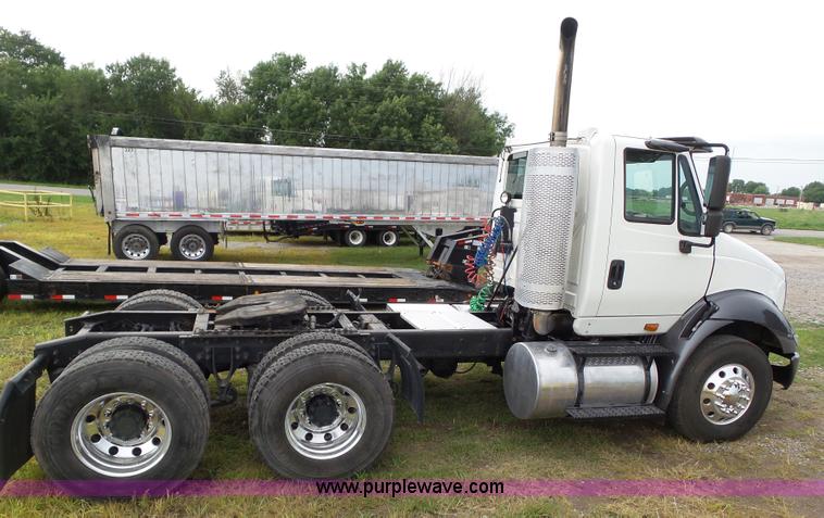 image for item L5505 2011 International TranStar 8600 semi truck