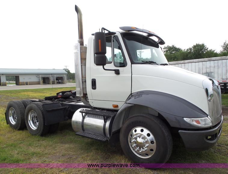 image for item L5505 2011 International TranStar 8600 semi truck