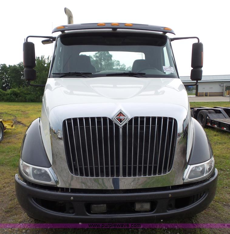 image for item L5505 2011 International TranStar 8600 semi truck