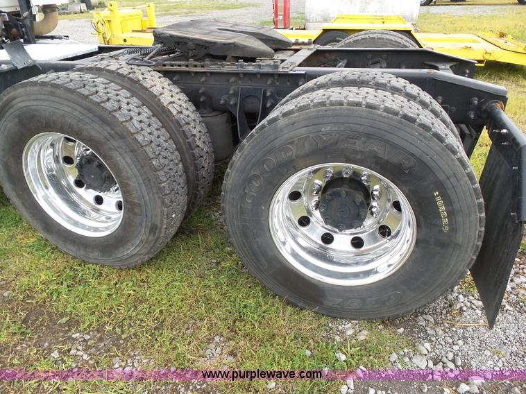 image for item L5505 2011 International TranStar 8600 semi truck