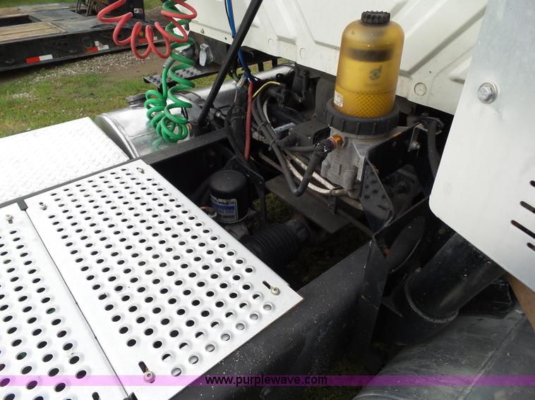 image for item L5505 2011 International TranStar 8600 semi truck