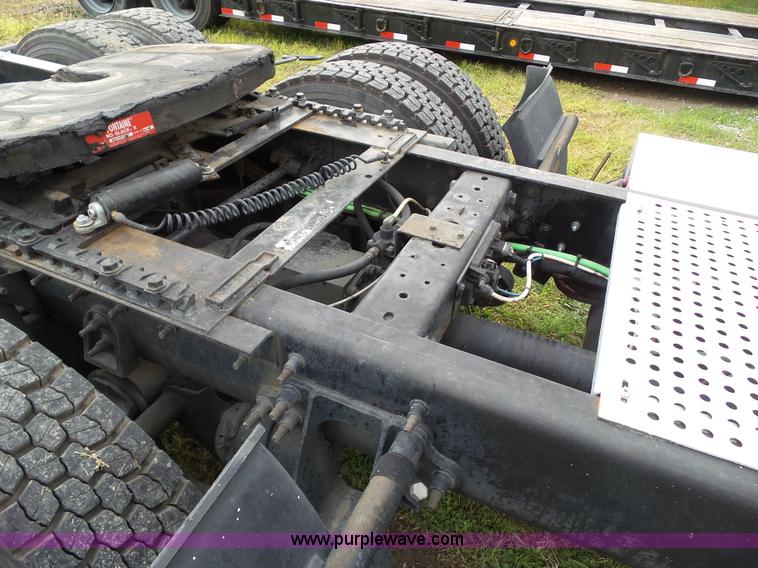 image for item L5505 2011 International TranStar 8600 semi truck