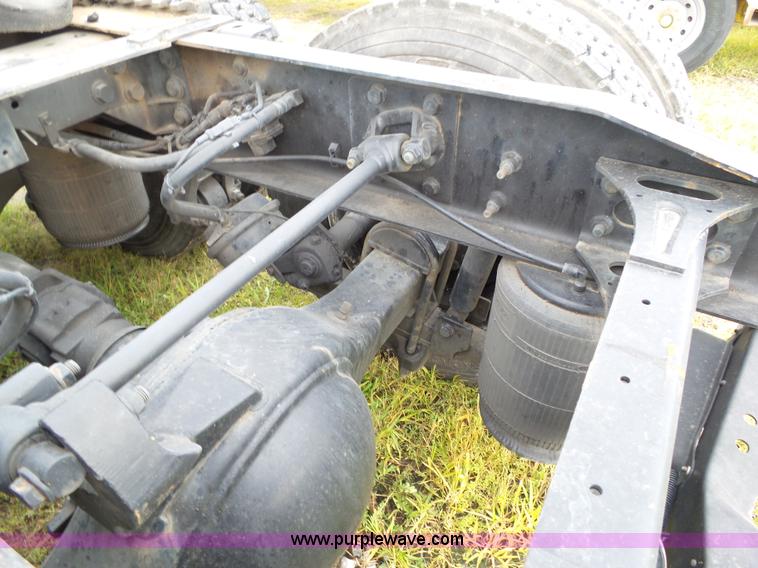 image for item L5505 2011 International TranStar 8600 semi truck