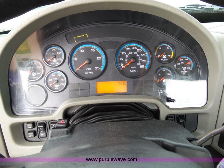 image for item L5505 2011 International TranStar 8600 semi truck