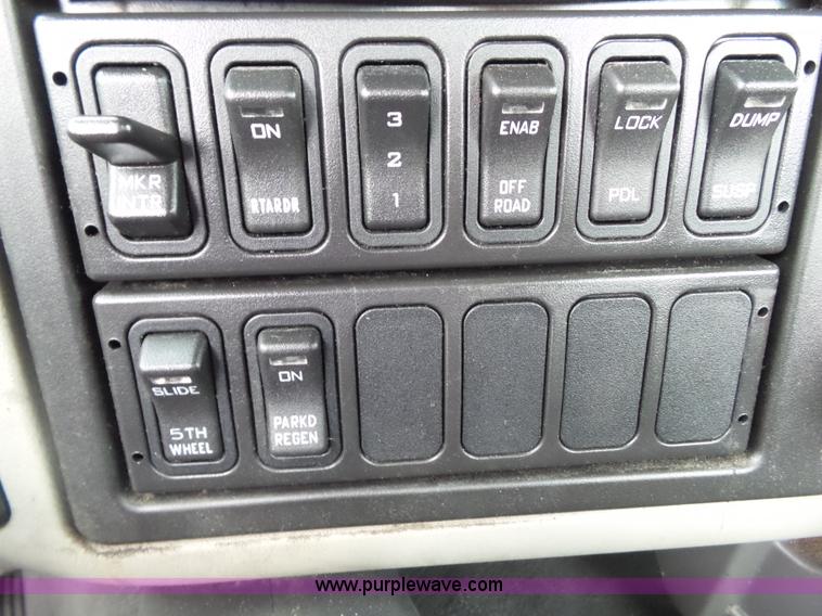 image for item L5505 2011 International TranStar 8600 semi truck