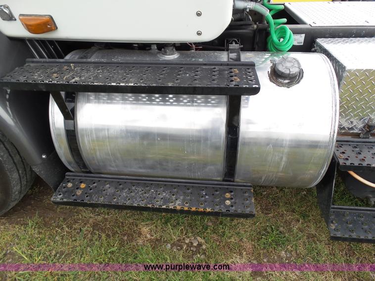 image for item L5505 2011 International TranStar 8600 semi truck