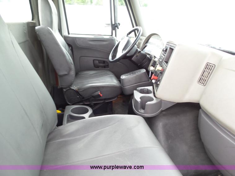 image for item L5505 2011 International TranStar 8600 semi truck