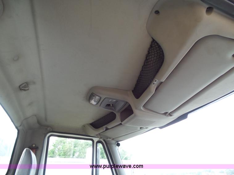 image for item L5505 2011 International TranStar 8600 semi truck