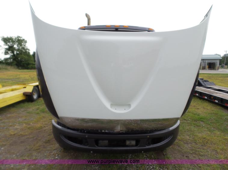 image for item L5505 2011 International TranStar 8600 semi truck