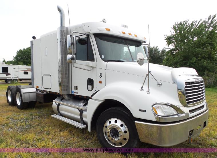 2006 Freightliner Columbia >> 2006 Freightliner Columbia Semi Truck Item L5509 Sold A 2006 Freightliner Columbia >> 2006 Freightliner Columbia Semi Truck Item L5509 Sold A