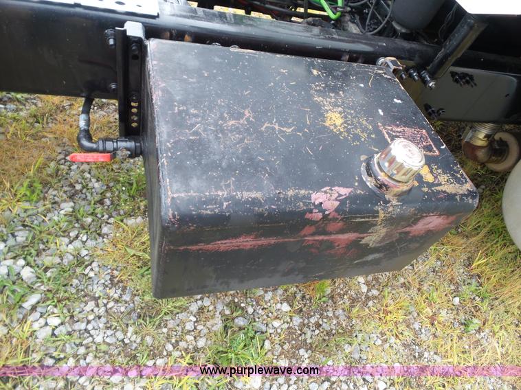 image for item L5509 2006 Freightliner Columbia semi truck