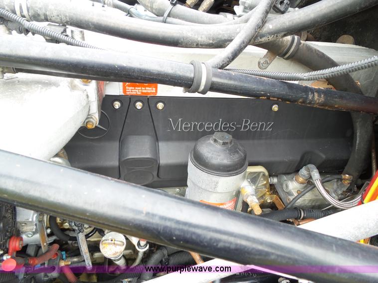 image for item L5509 2006 Freightliner Columbia semi truck