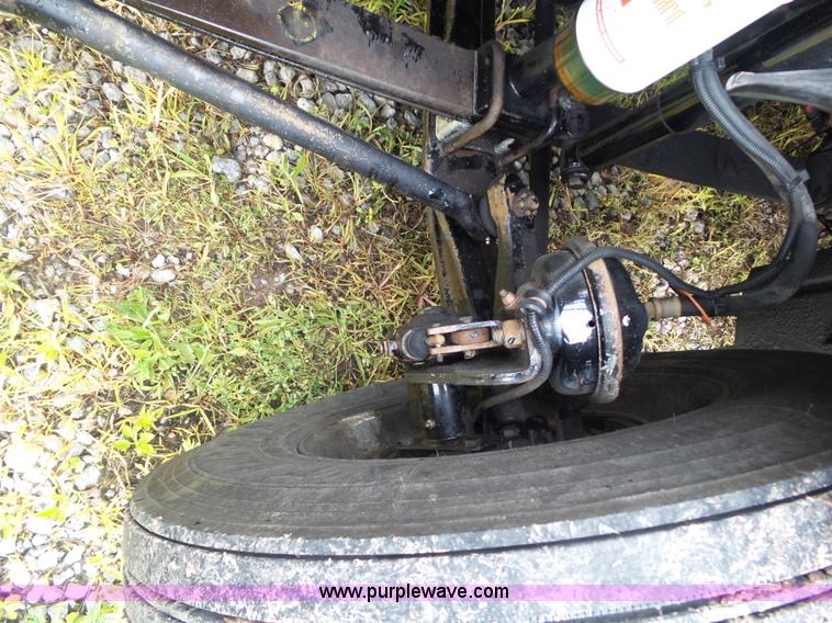 image for item L5509 2006 Freightliner Columbia semi truck