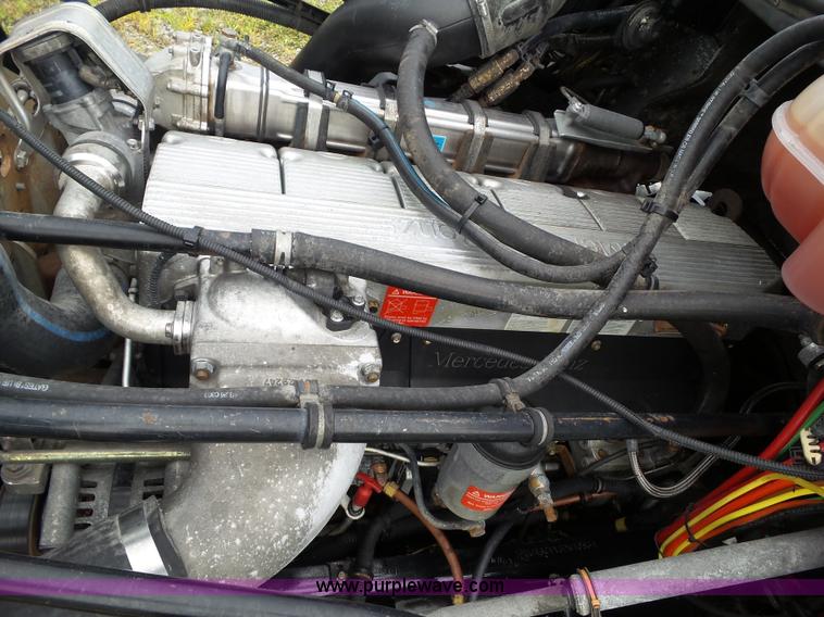 image for item L5509 2006 Freightliner Columbia semi truck