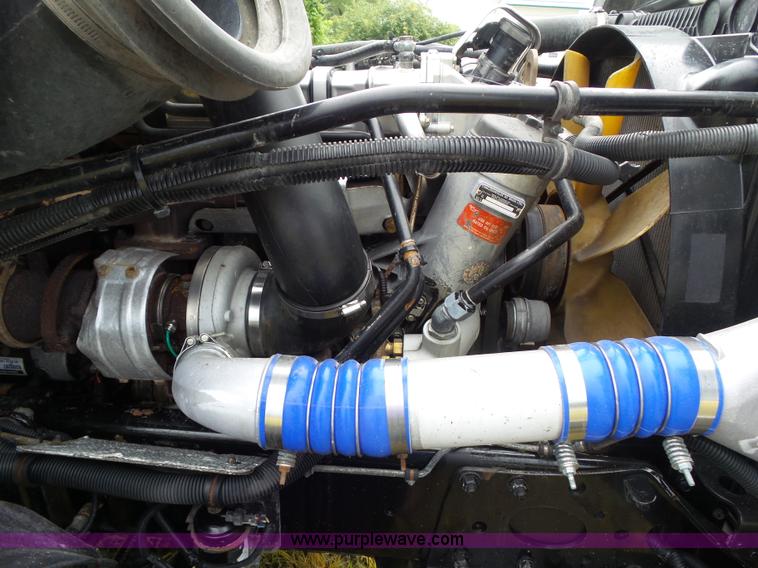 image for item L5509 2006 Freightliner Columbia semi truck