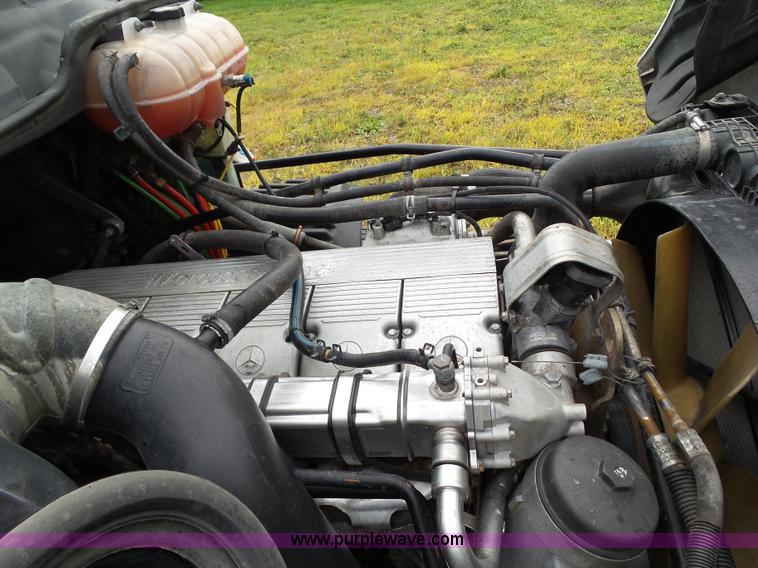 image for item L5509 2006 Freightliner Columbia semi truck