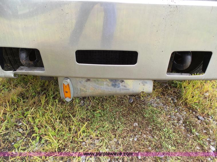 image for item L5509 2006 Freightliner Columbia semi truck