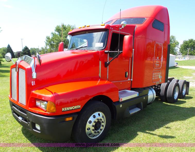 image for item L5514 2007 Kenworth T600 semi truck