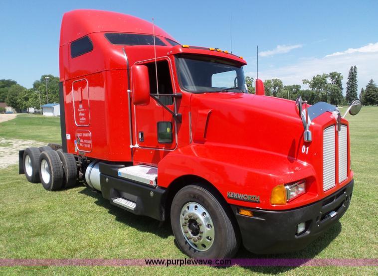image for item L5514 2007 Kenworth T600 semi truck
