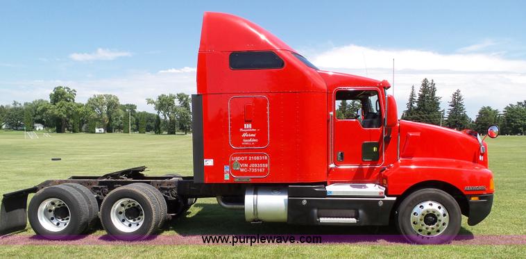 image for item L5514 2007 Kenworth T600 semi truck