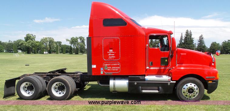 image for item L5514 2007 Kenworth T600 semi truck