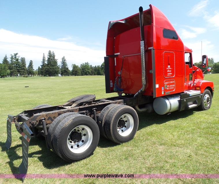 image for item L5514 2007 Kenworth T600 semi truck