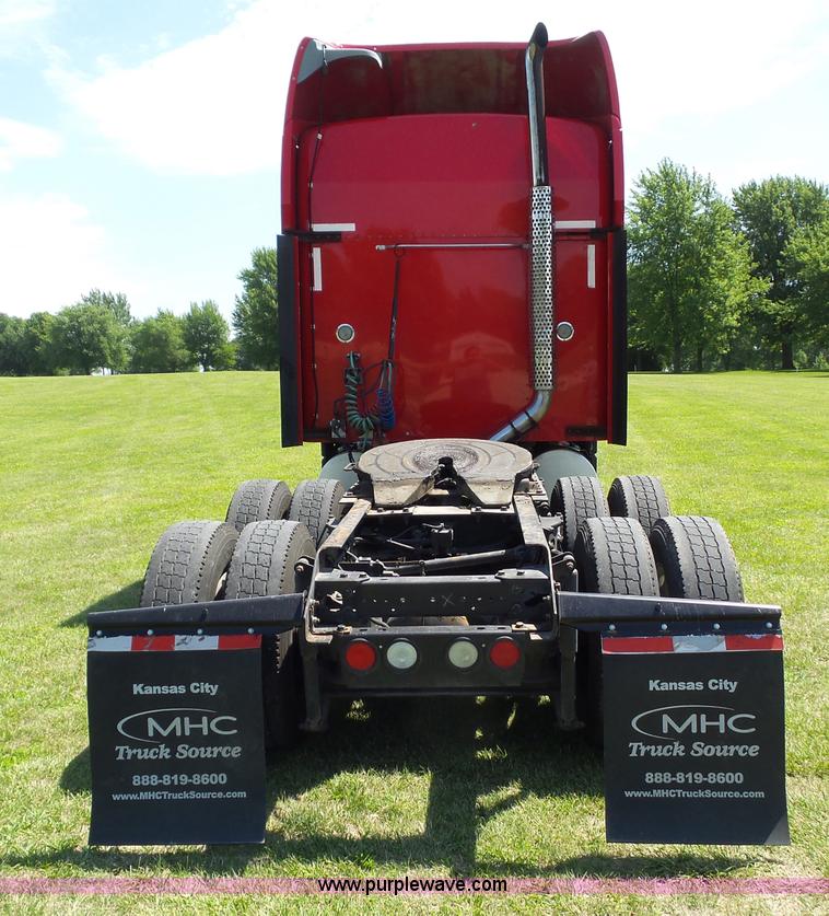 image for item L5514 2007 Kenworth T600 semi truck