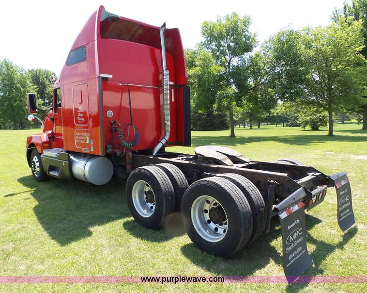 image for item L5514 2007 Kenworth T600 semi truck