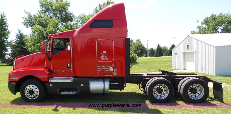 image for item L5514 2007 Kenworth T600 semi truck
