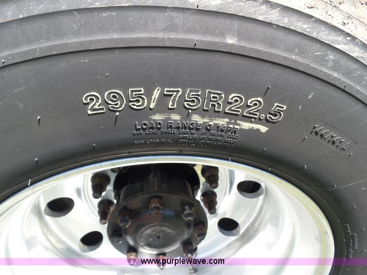 image for item L5514 2007 Kenworth T600 semi truck