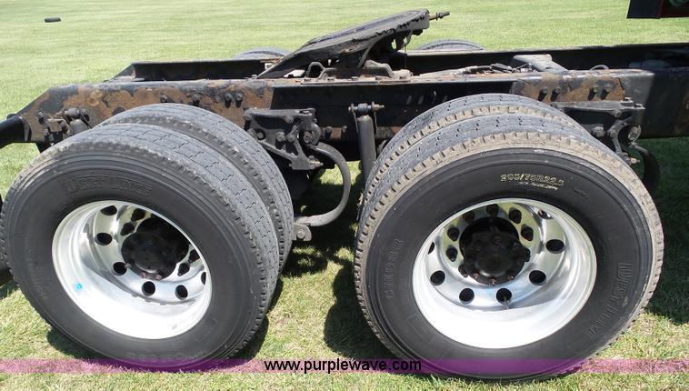 image for item L5514 2007 Kenworth T600 semi truck